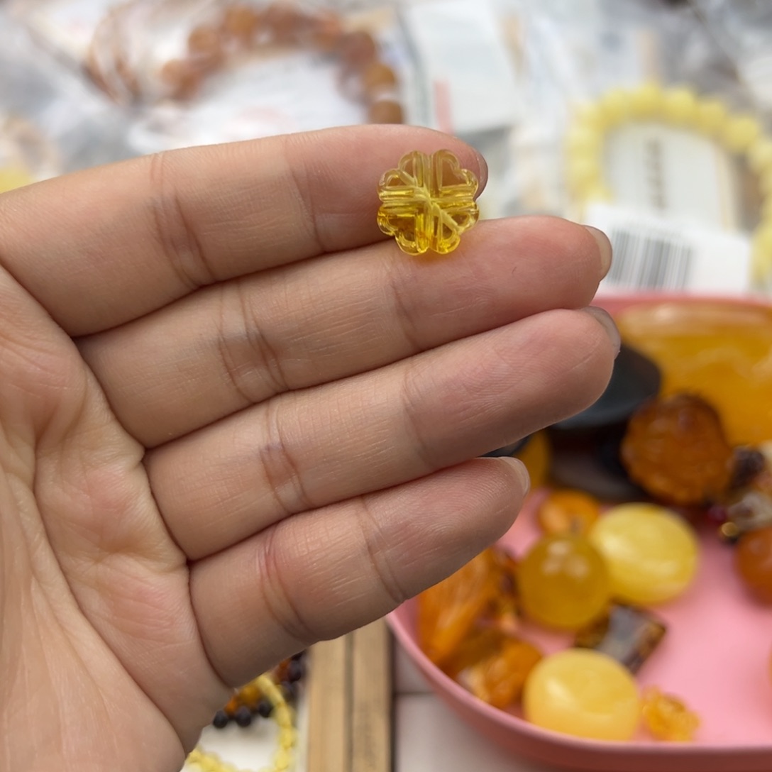 琥珀珠宝奇石未镶嵌