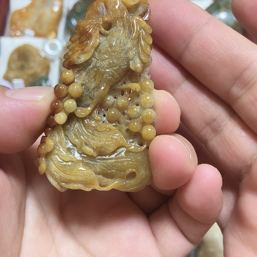 翡翠未镶嵌挂件大马卡鸡油黄翡翠凤凰