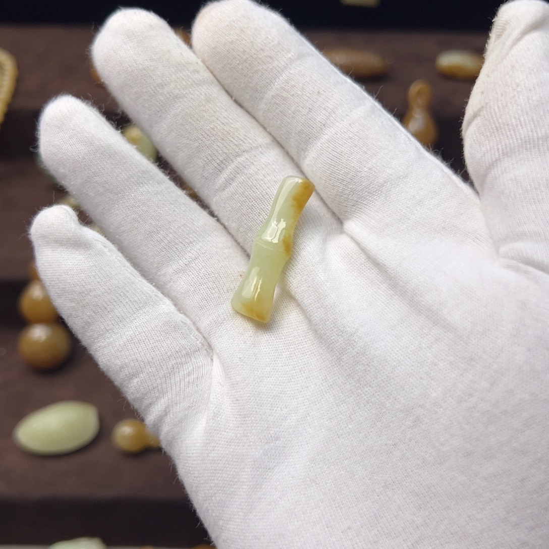 和田玉（糖玉）未镶嵌颈饰