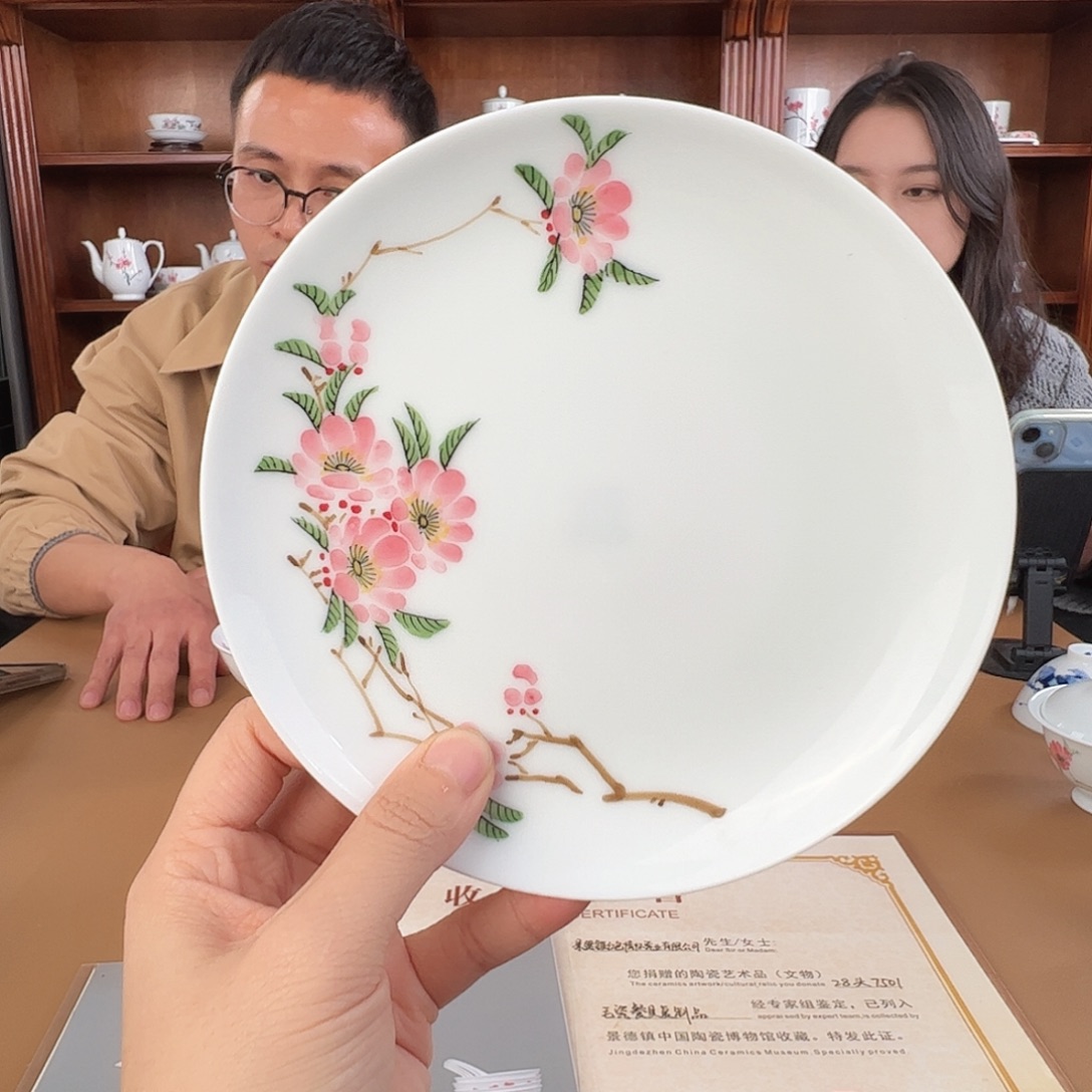 瓷釉下水点桃花毛巾碟