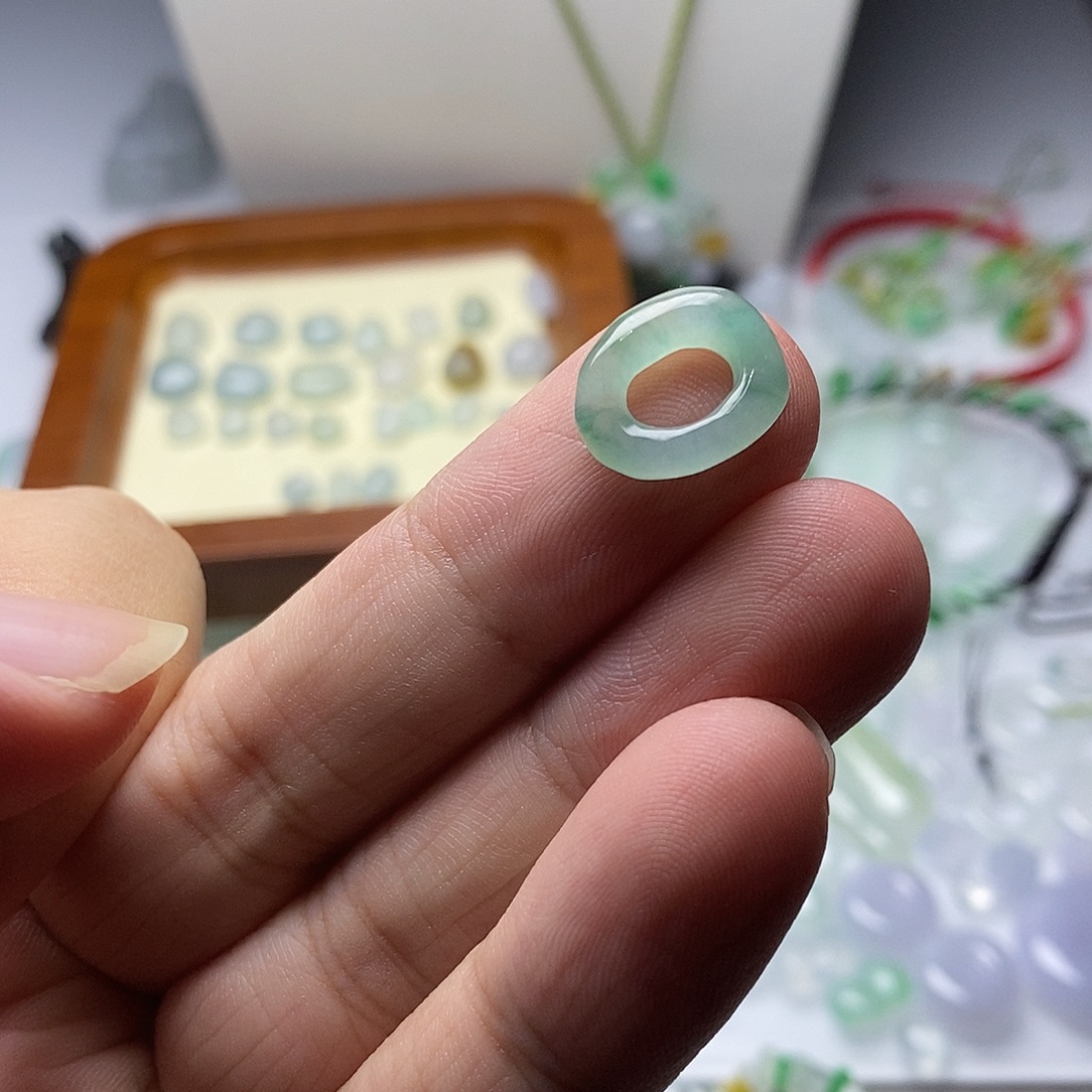 城***O翡翠未镶嵌颈饰天然翡翠