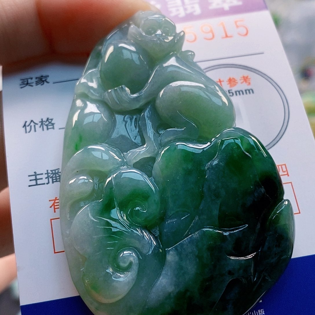 吊坠(不含链)未镶嵌翡翠