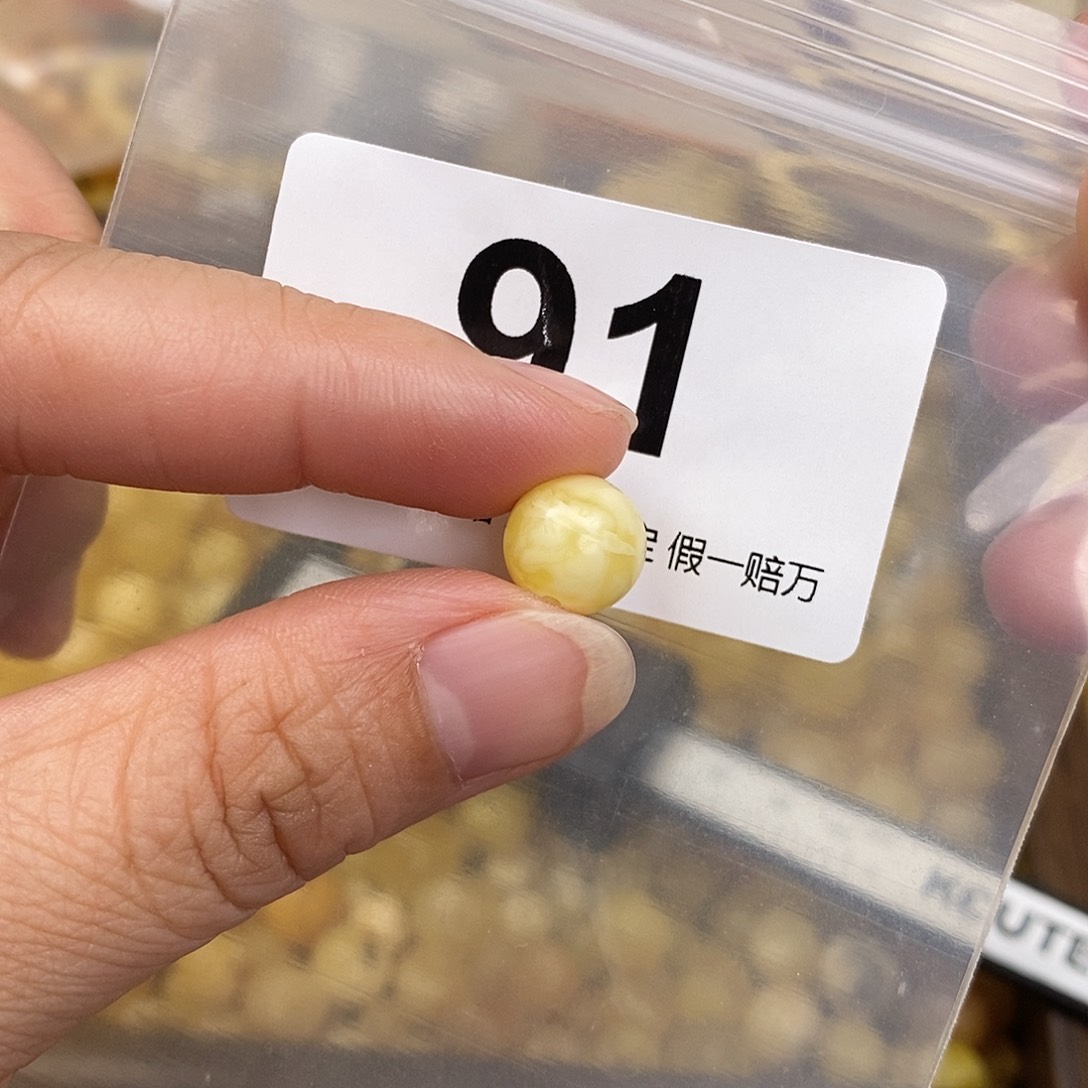 蜜蜡未镶嵌珠宝奇石10