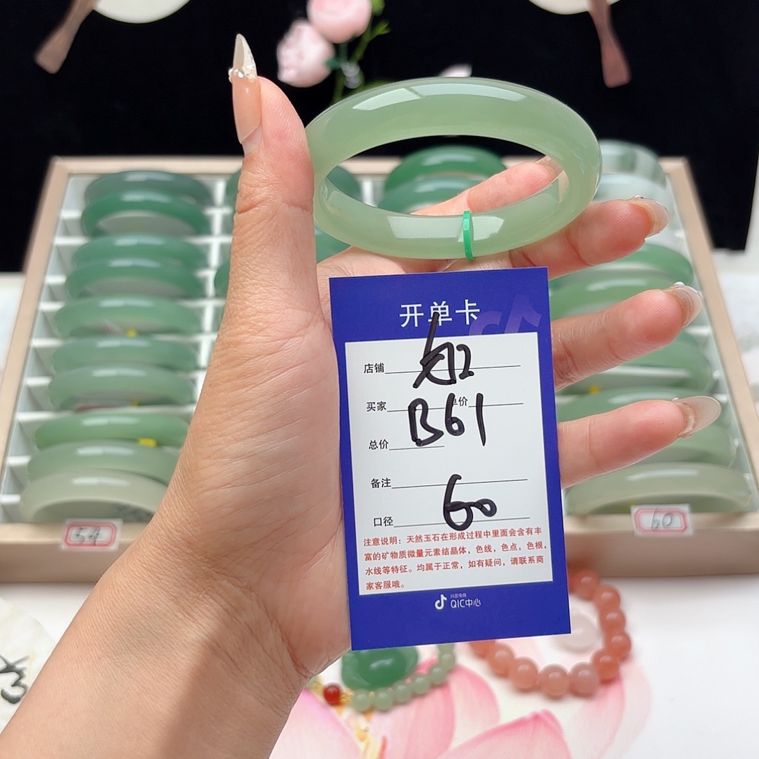 未镶嵌手镯石英质玉