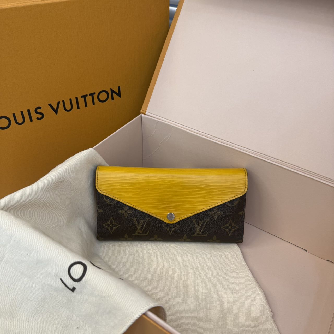 99新 LouisVuitton/路易威登 MARIE LOU 老花拼黄三折钱包卡包