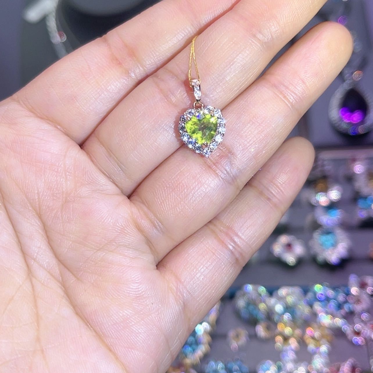 【闪购商品】橄榄石吊坠(赠链)银S925镶嵌