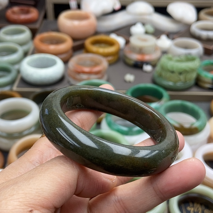 【闪购商品】石英质玉手镯54未镶嵌