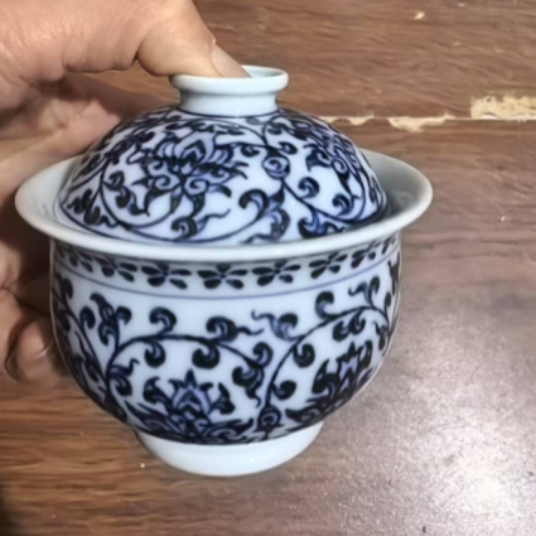 阅贤斋气窑缠枝莲小炉式盖碗微瑕