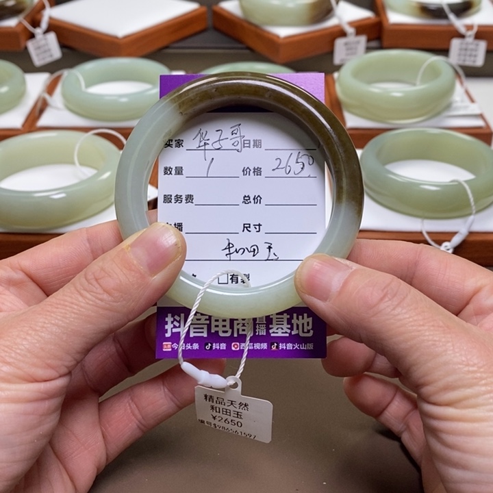 华***6和田玉未镶嵌手镯