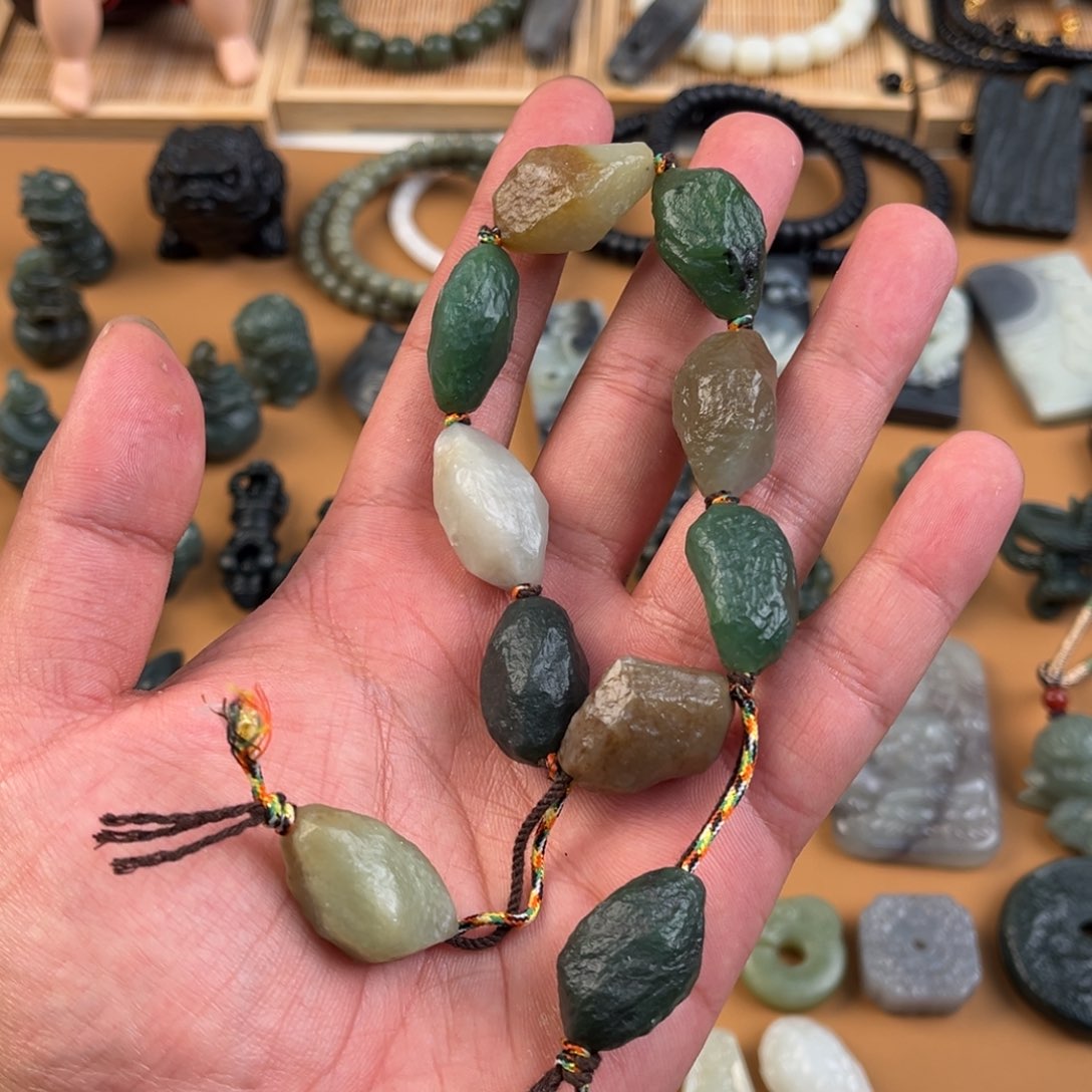 和田玉颈饰未镶嵌