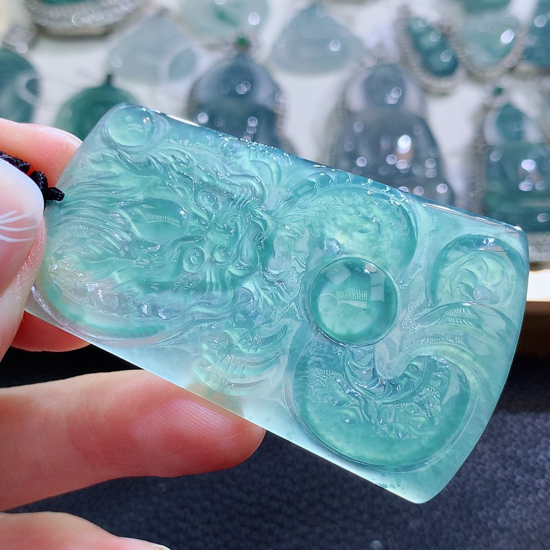 翡翠挂件未镶嵌翡翠