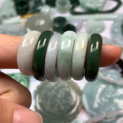 翡翠颈饰未镶嵌翡翠