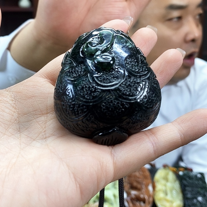 蛇纹石玉吊坠未镶嵌