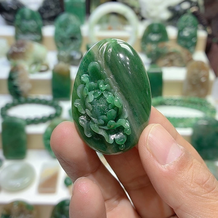 独山玉未镶嵌颈饰