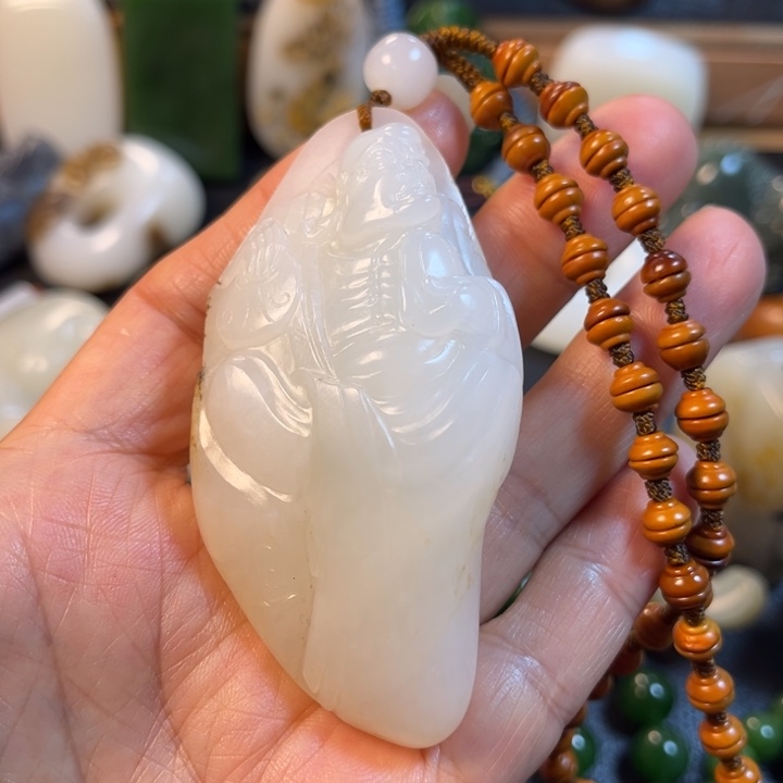 和田玉未镶嵌把件