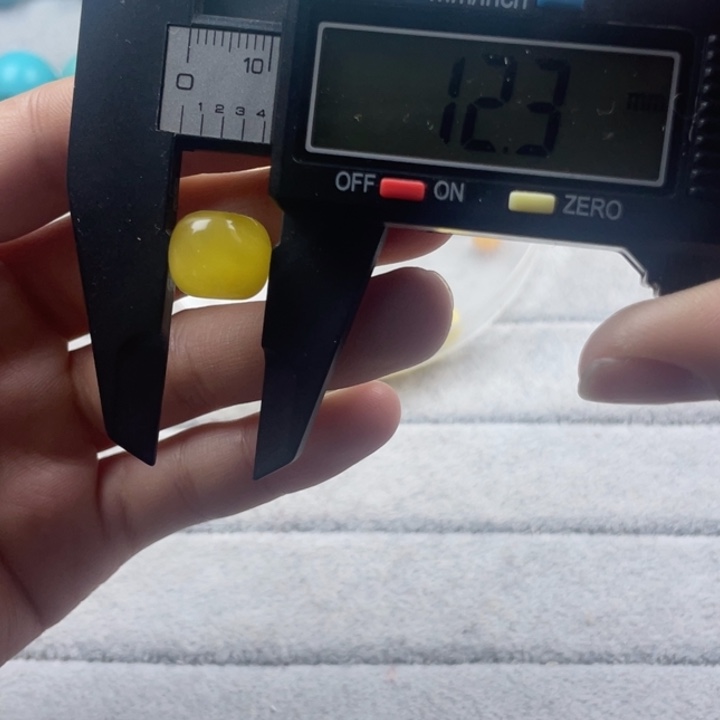 蜜蜡裸石未镶嵌天然蜜蜡老型12*10mm尺寸单颗鸡油黄微瑕