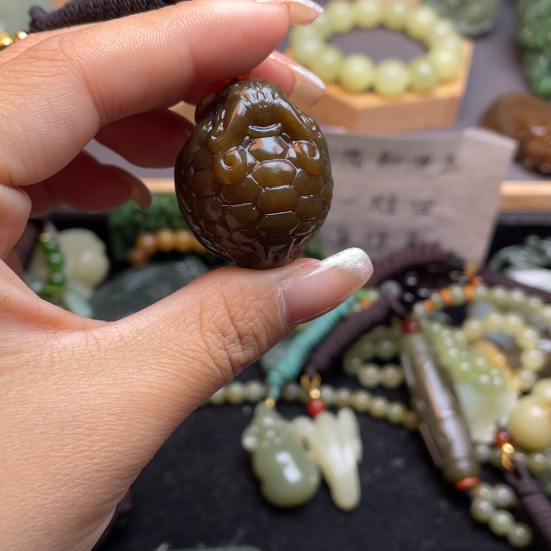 和田玉颈饰未镶嵌