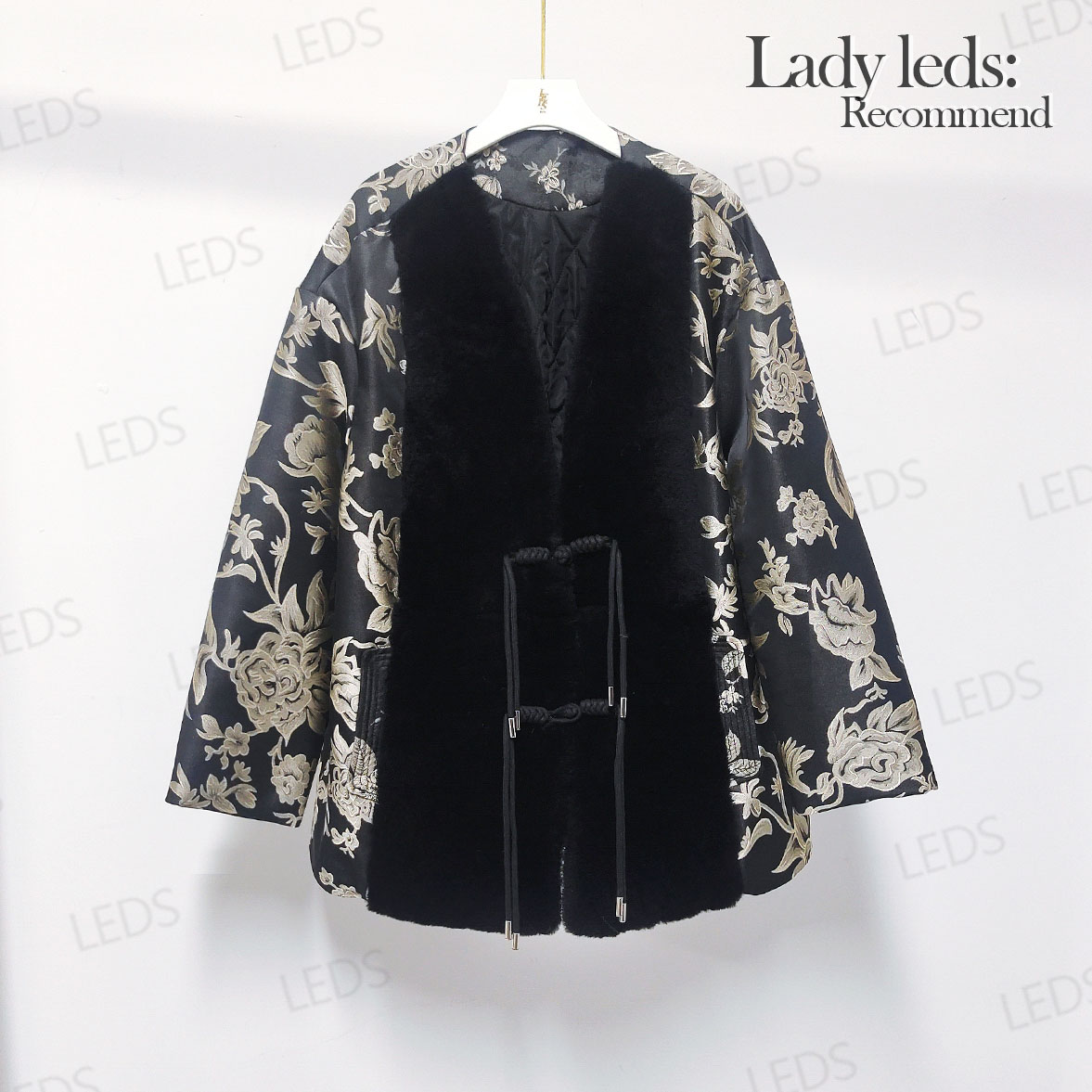 LEDS 989131【国风奢雅氛围感】秋季暗纹毛绒拼接中式盘扣外套