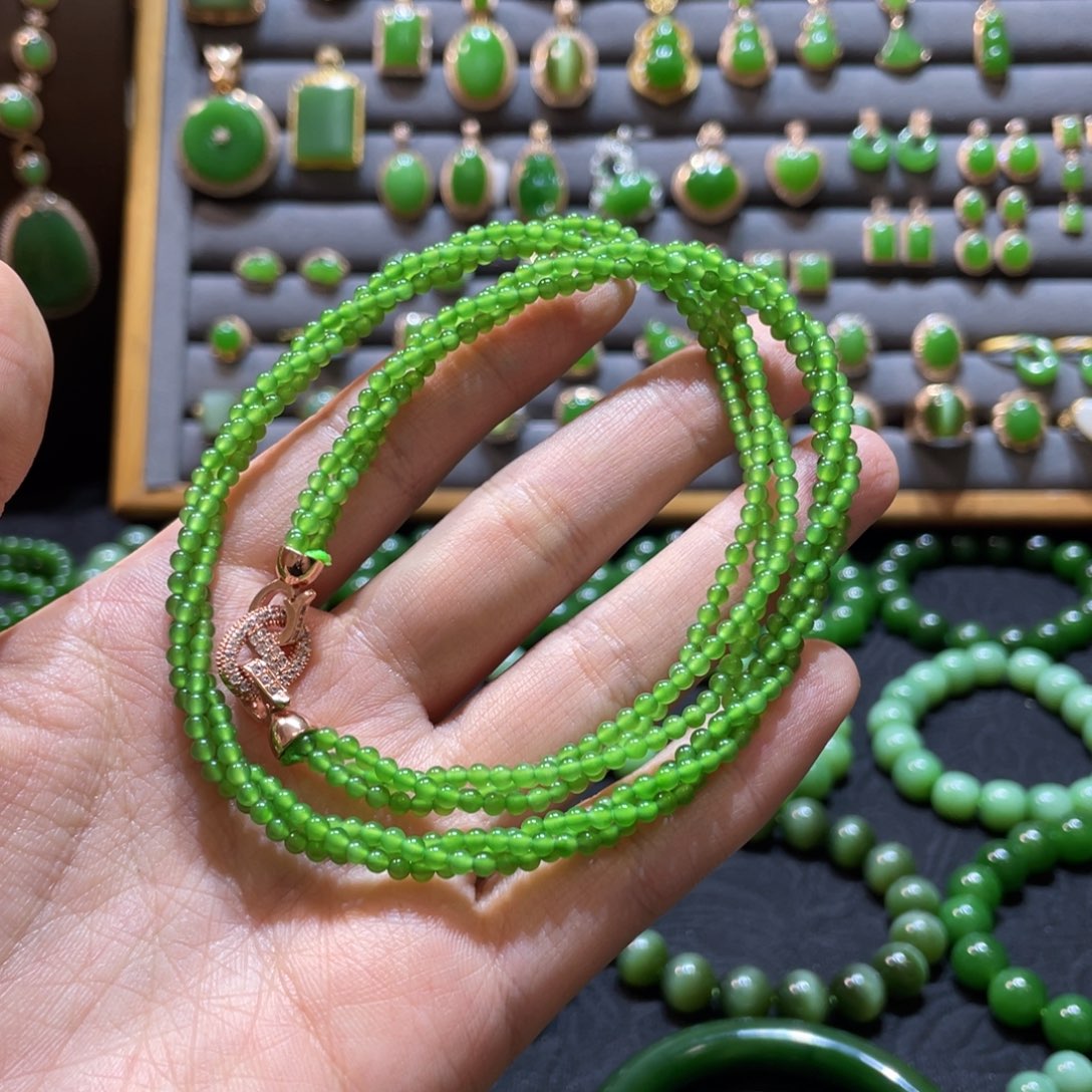 和田玉手链未镶嵌苹果绿 扭扭链