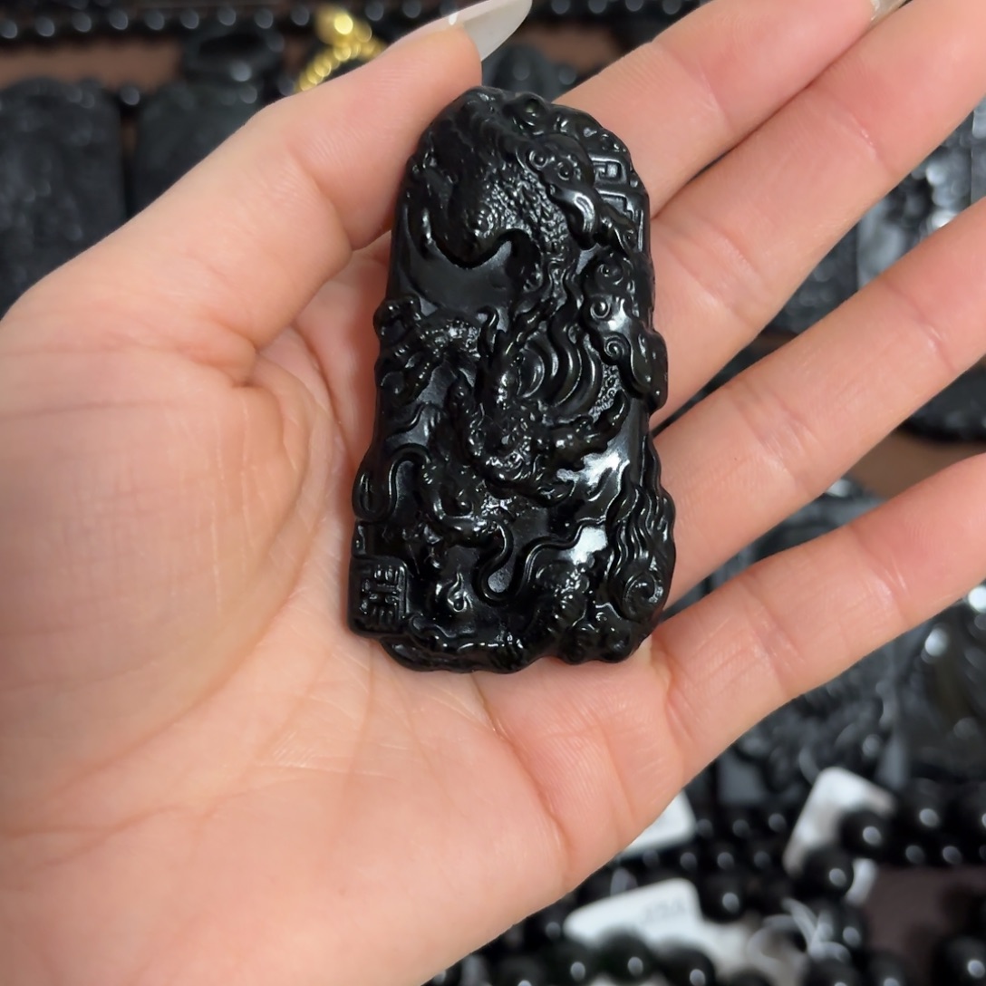 铁***憨蛇纹石玉未镶嵌颈饰