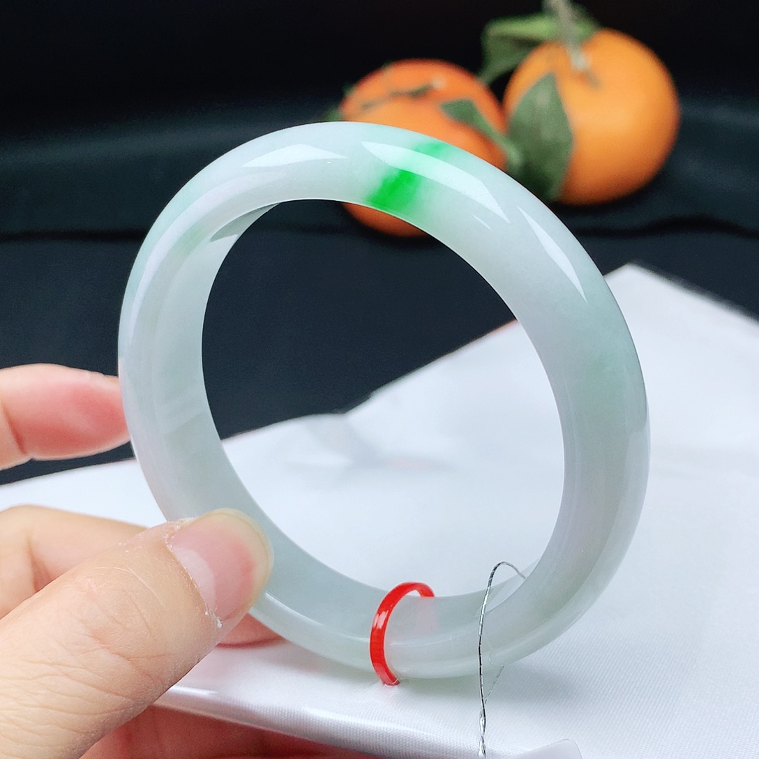 翡翠手镯未镶嵌56圈