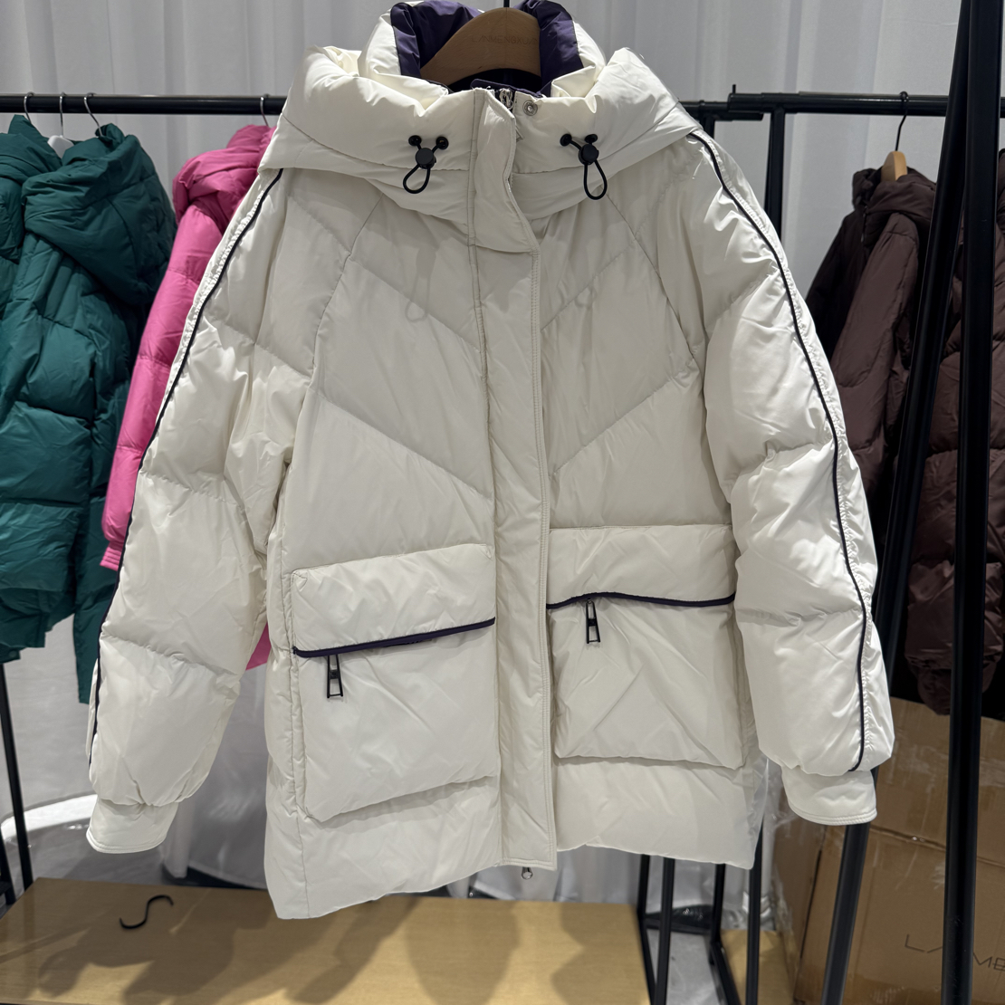 新款短款羽绒服时尚