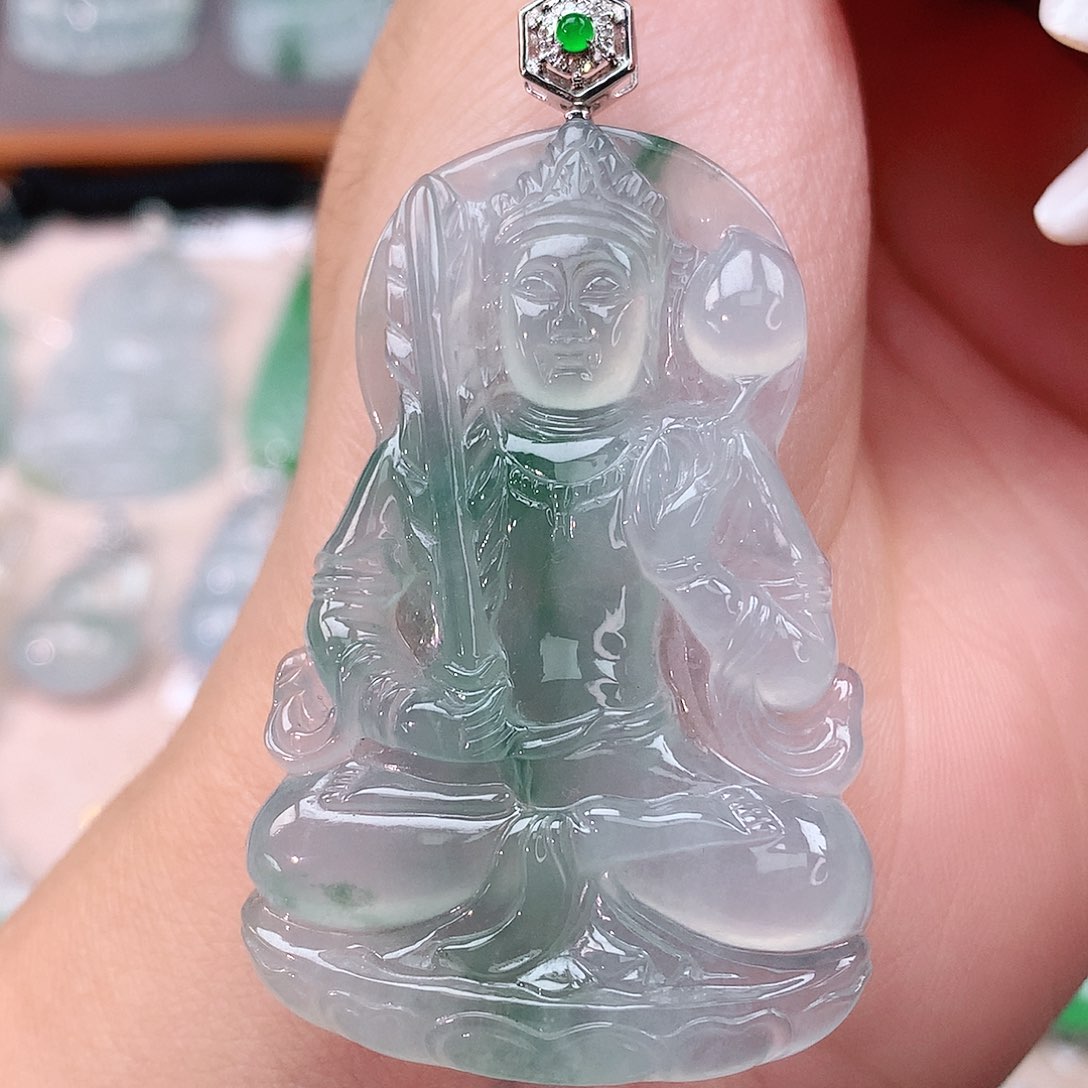颈饰18K金镶嵌翡翠虚空藏