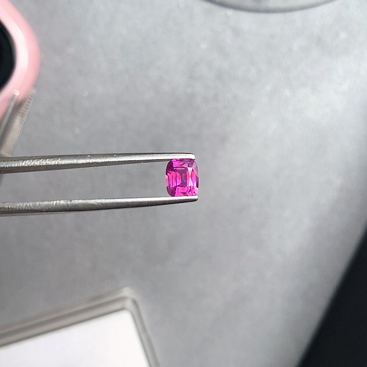 蓝宝石裸石未镶嵌0.9ct 无烧