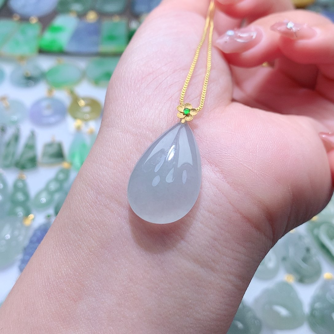 翡翠颈饰未镶嵌翡翠