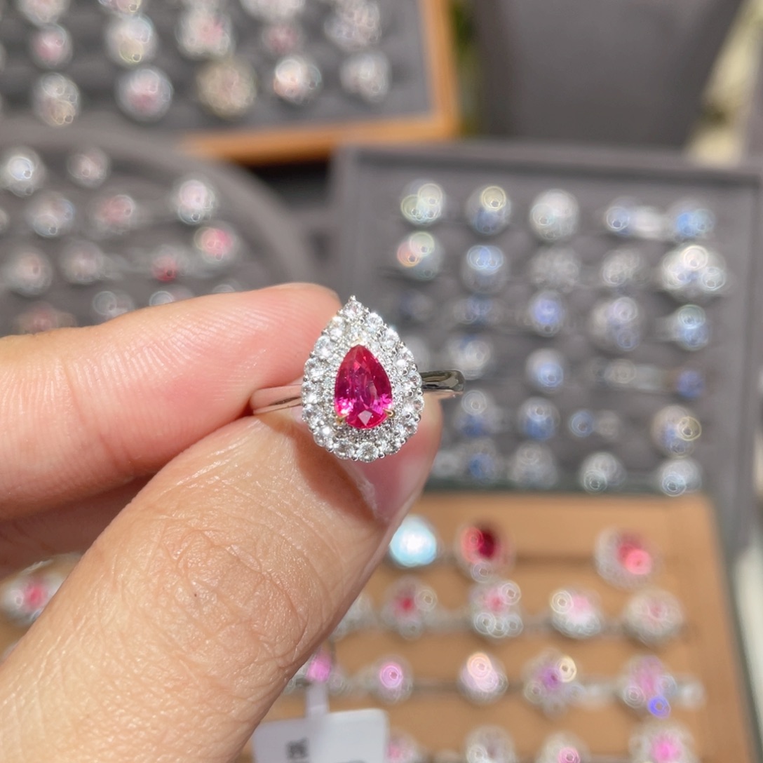 红宝石戒指18K金镶嵌0.79ct 无烧鸽血
