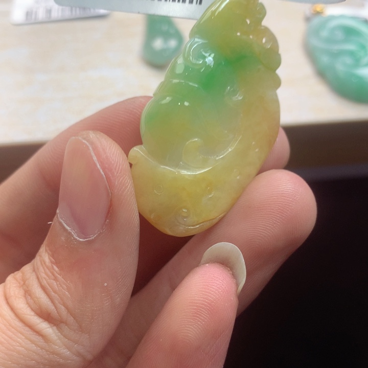 翡翠18K金镶嵌颈饰吊坠