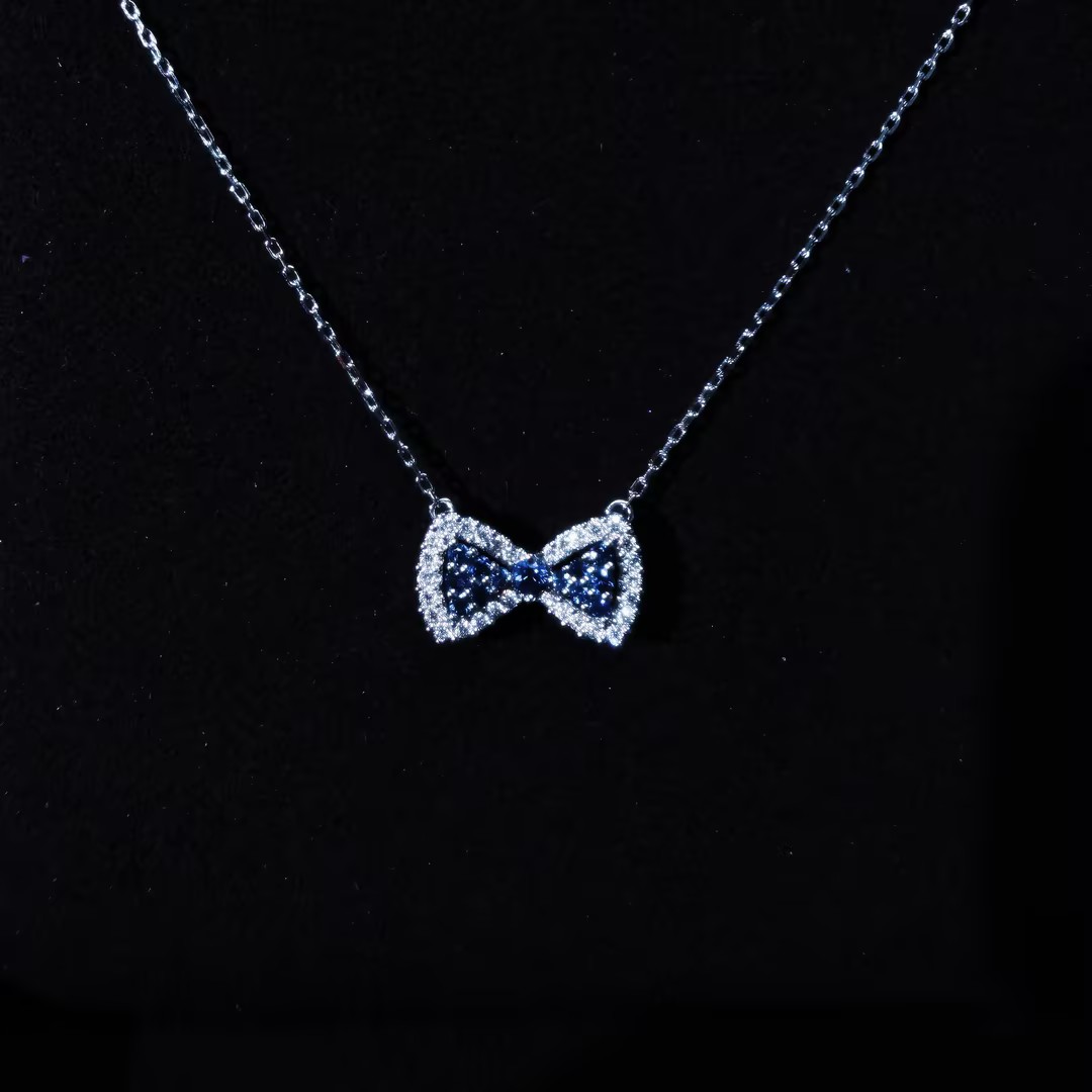 18K金蝴蝶结蓝宝钻石项链