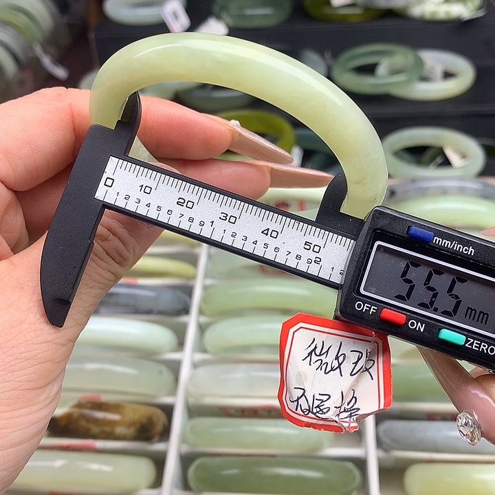 蛇纹石玉手镯未镶嵌512