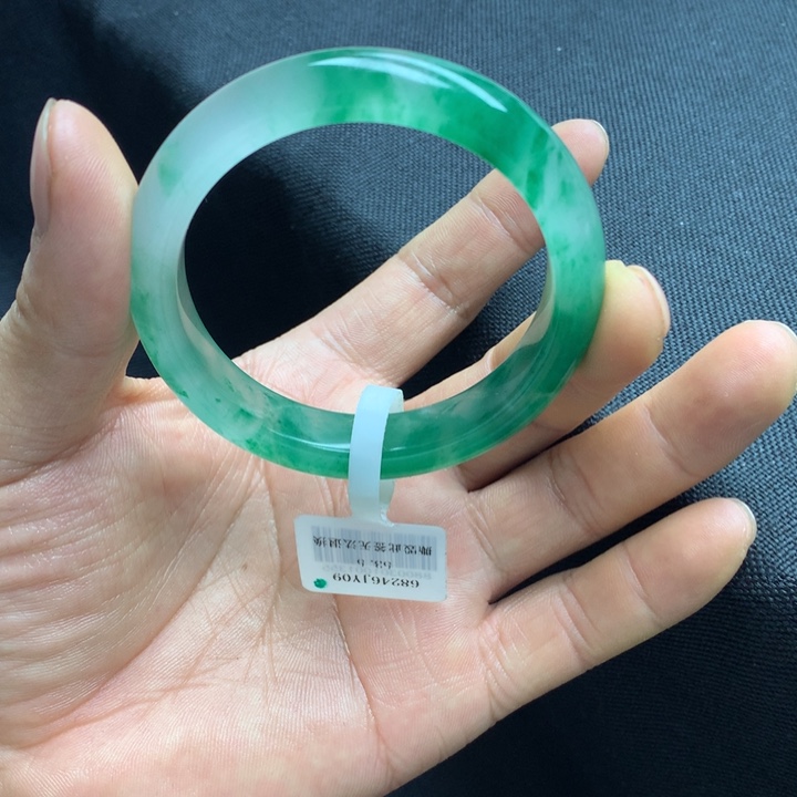 石英质玉手镯未镶嵌麒**妙