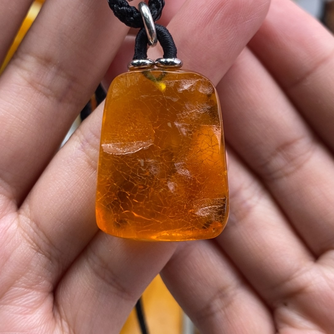 琥珀吊坠(赠链)未镶嵌
