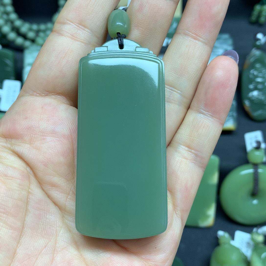 岫岩老玉（透闪石质玉）颈饰未镶嵌
