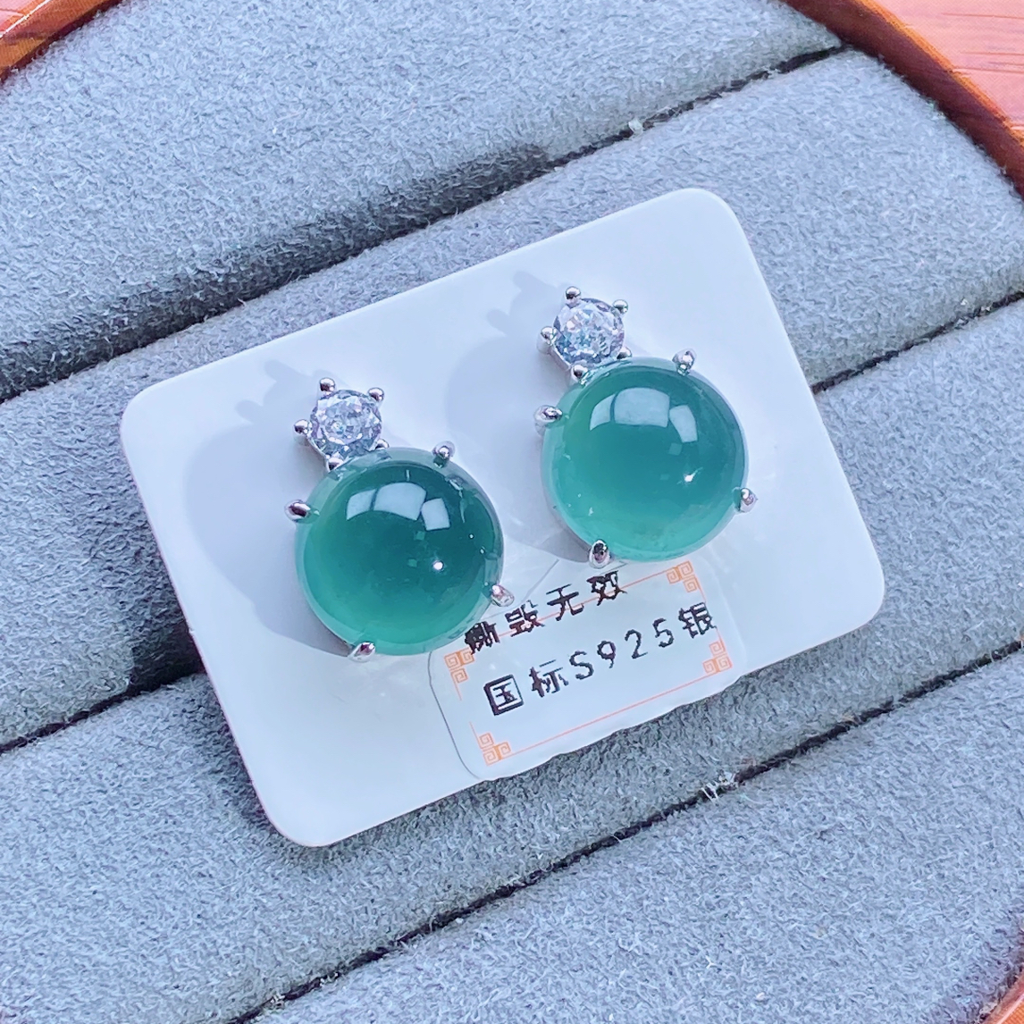 天然翡翠A货湖水蓝蛋面温柔时尚设计款耳钉通体S925银镶嵌