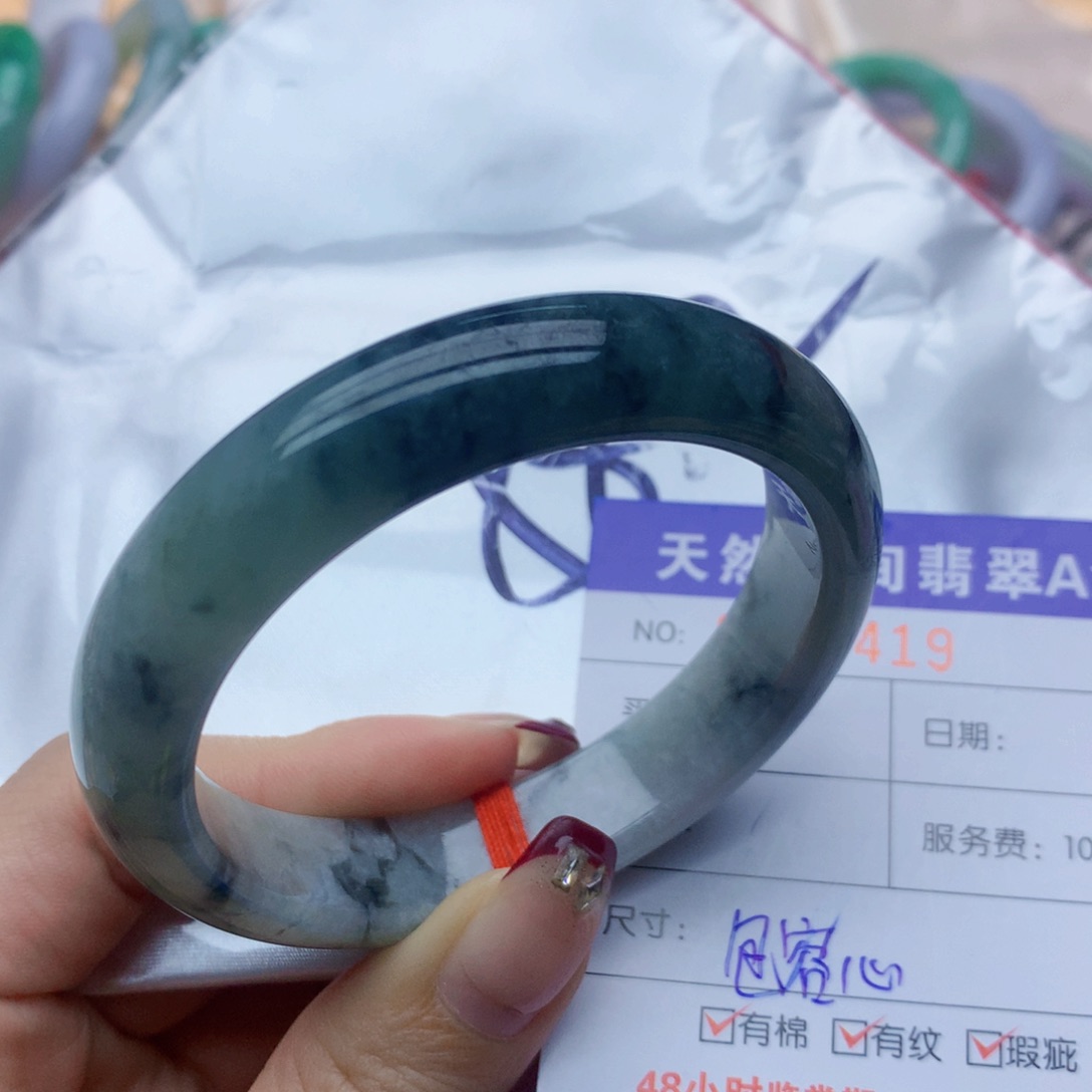 翡翠手镯未镶嵌翡翠手镯