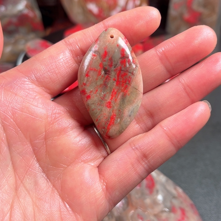 昌化鸡血石昌化鸡血石原石挂件