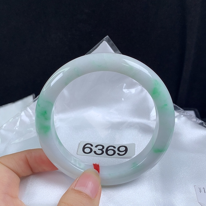 翡翠未镶嵌手镯60圈 漏漏包容小纹扣