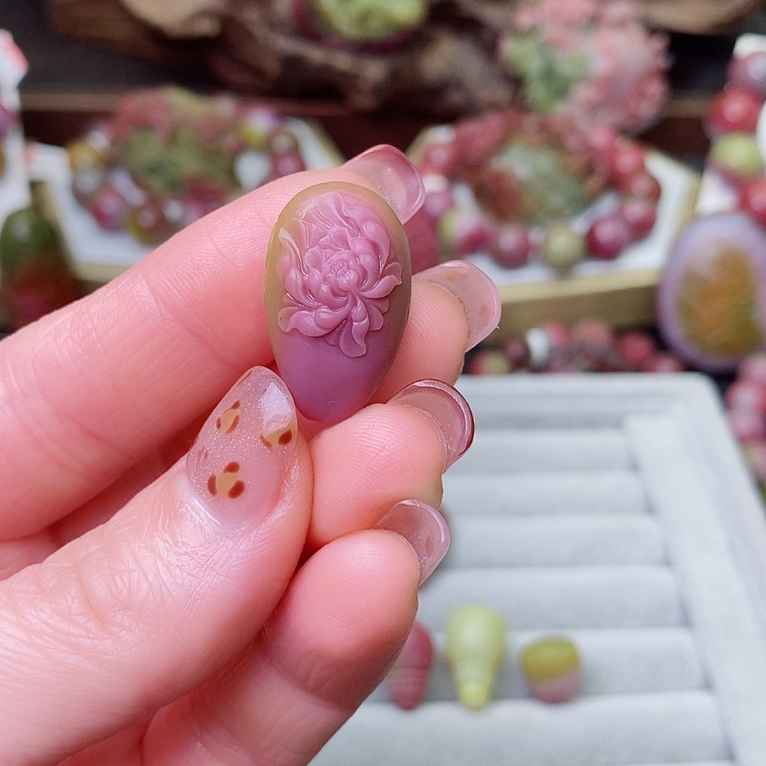 玛瑙/玉髓珠宝奇石未镶嵌朱*娟盐源玛瑙定制
