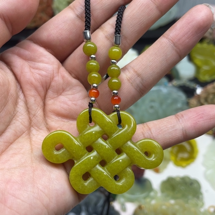 蛇纹石玉未镶嵌颈饰