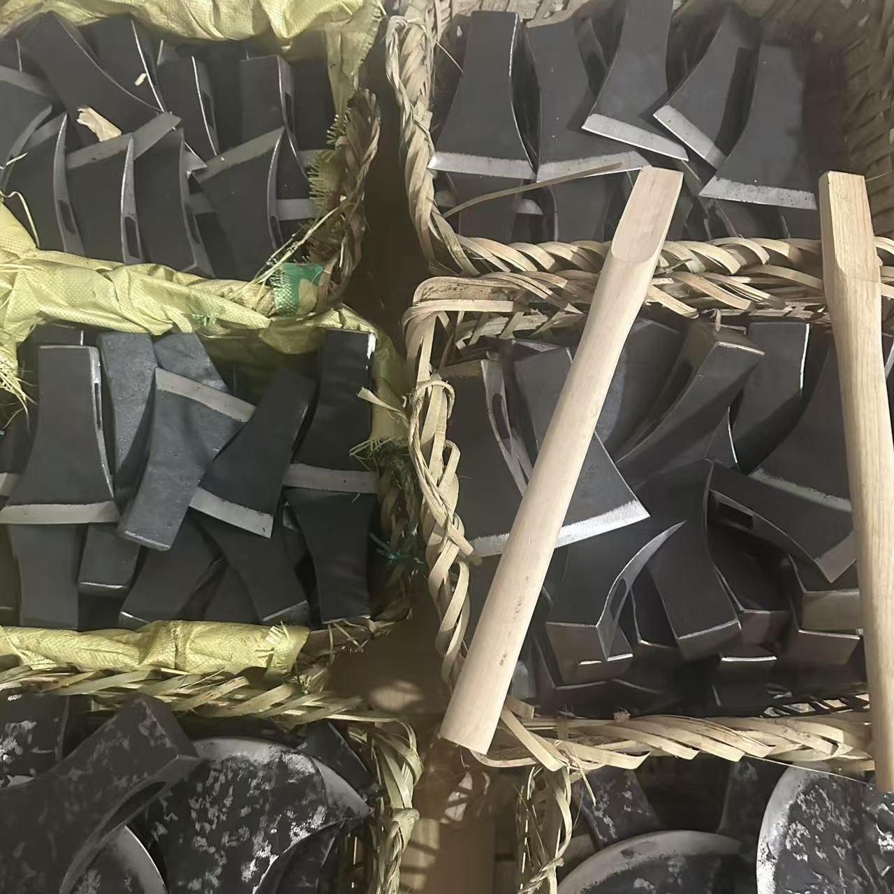 ①家用手工锻打户外柴刀农具锄头斧头家用农具