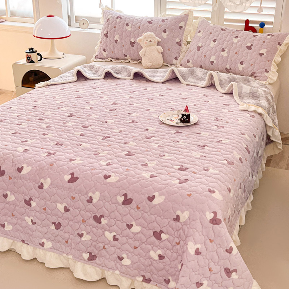 ◎新款亲肤舒适牛奶绒加棉床盖 三层绗缝秋冬款保暖亲肤加厚床盖