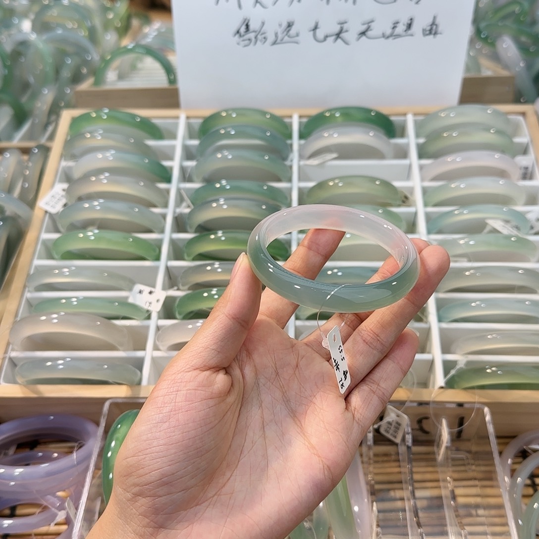 玛瑙/玉髓未镶嵌手镯圈口55.5