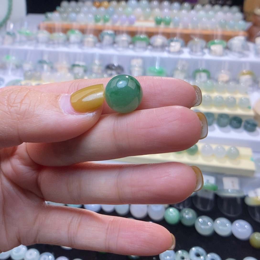 翡翠未镶嵌颈饰12.6飘绿