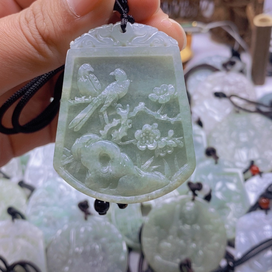 翡翠颈饰未镶嵌翡翠