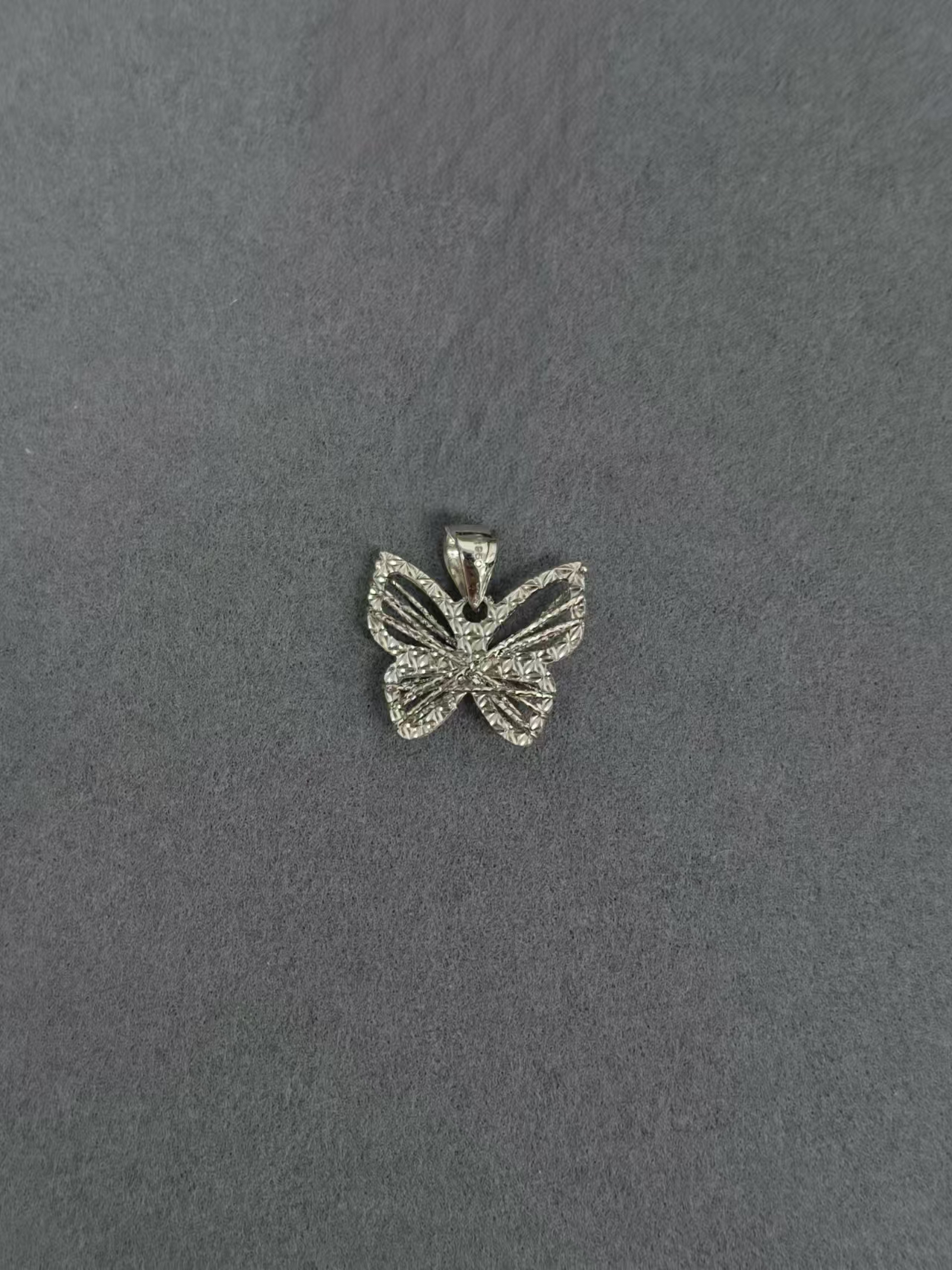 铂雅阁Pt950铂金蝴蝶吊坠