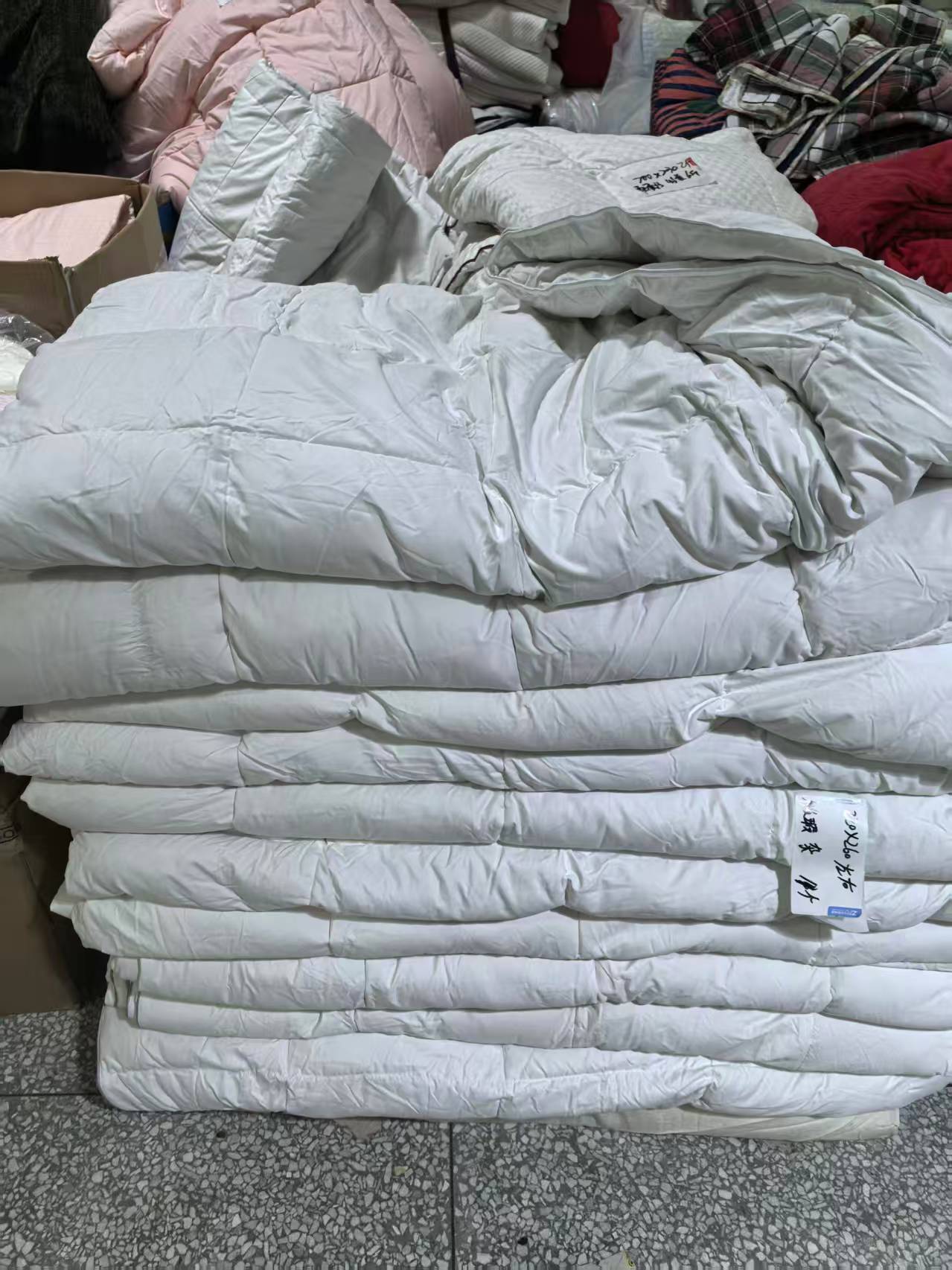 《厚广家》3楼220×260杂款白色化纤95%鹅毛被 发1张，不挑款