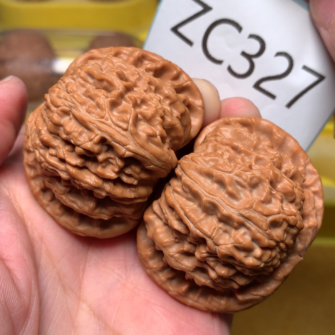 文玩核桃把件毕业粗筋红皮闷白46